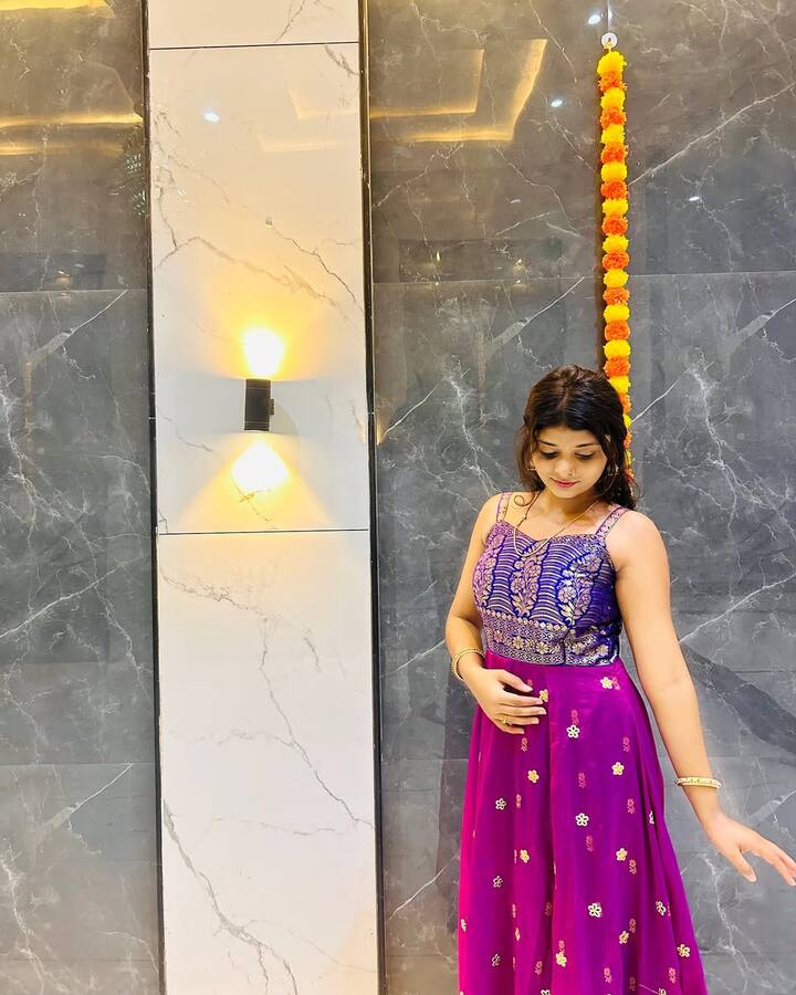 या कार्यक्रमानेच अनेक कलाकारांना मोठं केलं आहे. या कार्यक्रमामुळे अनेकांना त्यांच्यातील कला दाखवता आली असून आज तेच कलाकार मराठी तसेच हिंदी सिनेसृष्टीत नवे स्टार म्हणून उदयास आले आहेत.