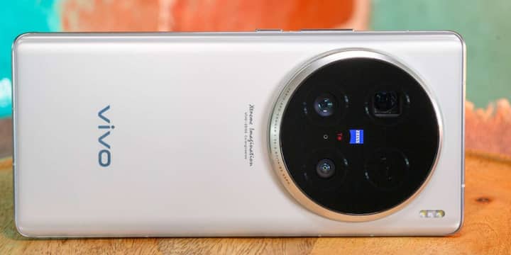 आपकी जानकारी के लिए बता दें कि प्रसिद्ध टिप्स्टर Digital Chat Station के अनुसार, Vivo X200 Ultra में iPhone 16 की तरह एक्शन बटन दिया जा सकता है.