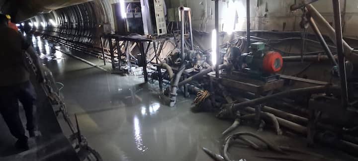 ఎన్టీఆర్ఎఫ్ సిబ్బంది సహకారంతో అధికారులు ఫ్లై కెమెరాతో ప్రమాదం జరిగిన దృశ్యాలను చిత్రీకరించే ప్రయత్నం చేస్తున్నారు. NDRF టెక్నికల్ మిషనరీతో టన్నెల్ లోపలికి వెళ్లిందని అధికారులు తెలిపారు.