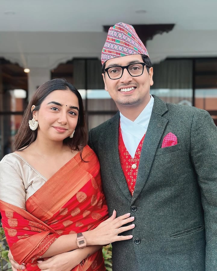 Prajakta, who had won the hearts of people with his brilliant acting in 'Mismacched' and 'Jugjug Jio', got engaged to his long time boyfriend Vrishank Khanal two years ago. Now after 13 years of dating both
