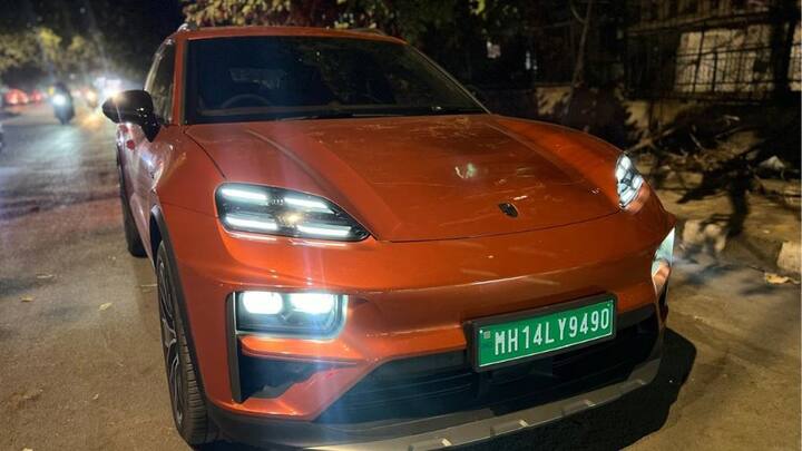 বৈদ্যুতিন গাড়ি সাধারণত দারুণ গতিতে ছোটে। তবে পোর্শের এই নতুন বৈদ্যুতিন গাড়িটি আরও অনেক বেশি শক্তিশালী। গাড়িটির ICE ভার্সন আগে থেকেই বাজারে ছিল।