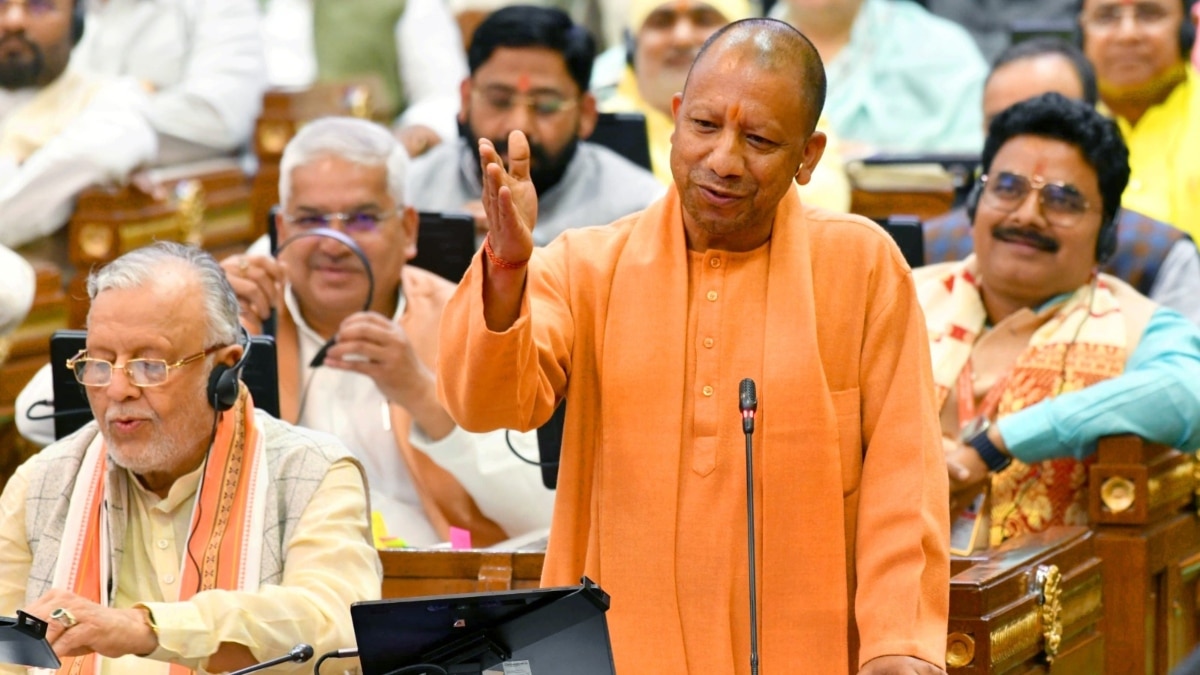 जब CM योगी ने विधानसभा में शिवपाल यादव से कहा- 100 मीटर दौड़ हो जाए, जानें क्या है पूरी बात