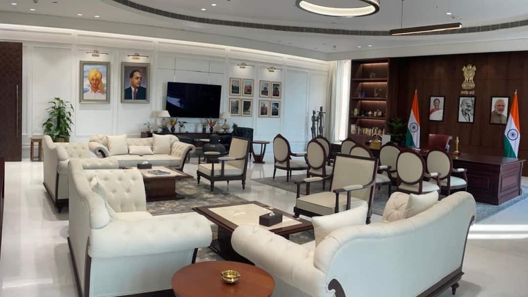 Delhi BJP reply to AAP on claim of removing photos of Bhimrao Ambedkar Bhagat Singh from CM Rekha Gupta office ann क्या CM रेखा गुप्ता के ऑफिस से हटाई गई आंबेडकर और भगत सिंह की फोटो? BJP ने दिया जवाब