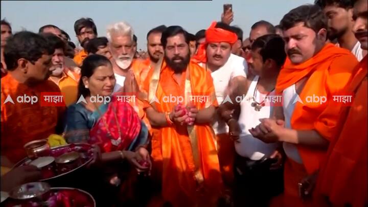 सध्या प्रयागराजमध्ये गंगेच्या काठावर महाकुंभ सुरू असून कोट्यवधी भाविक गंगेत पवित्र स्नान करत आहे.