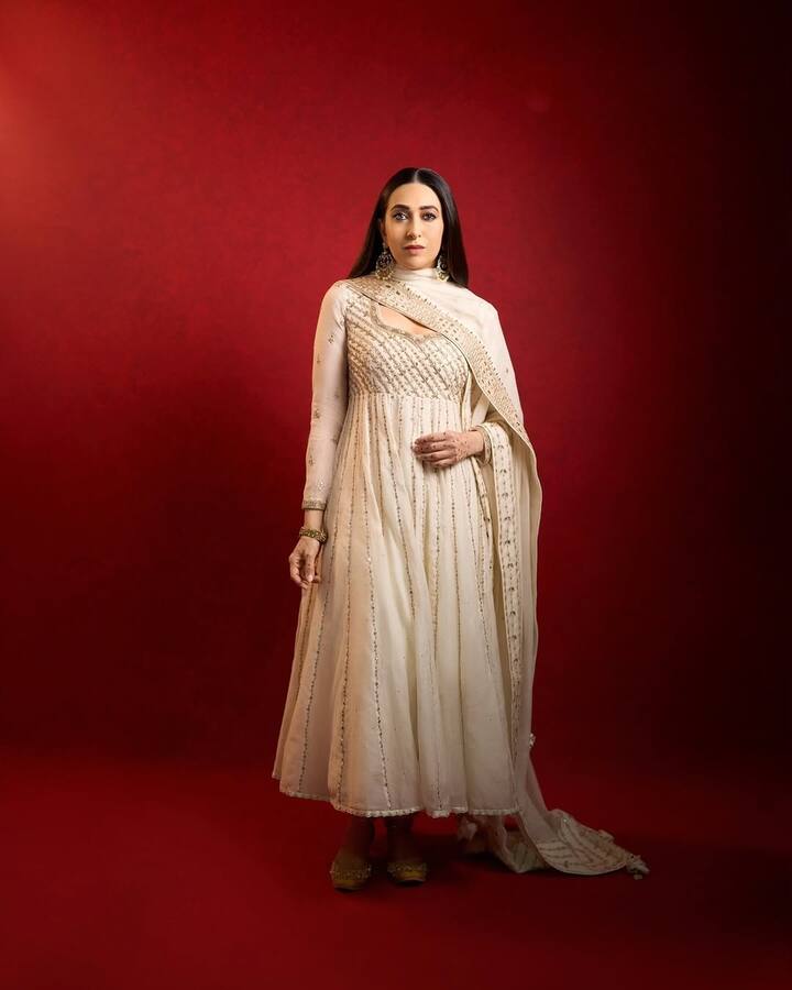 The ensemble, with its traditional charm, exuded a timeless beauty, making her look effortlessly sophisticated.