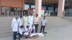 ખ્યાતિકાંડ ગાજ્યો... કોંગ્રેસના ધારાસભ્યોએ ડૉક્ટર અને દર્દી બનીને વિધાનસભા પરિસરમાં કર્યો નાટ્યાત્મક વિરોધ