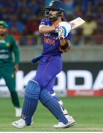 ਪਾਕਿਸਤਾਨ ਮੁਕਾਬਲੇ 'ਚ ਕੋਹਲੀ ਦੀ ਹੋਈ ਬੱਲੇ-ਬੱਲੇ, ਕਈ ਦਿੱਗਜ਼ਾਂ ਨੂੰ ਪਛਾੜਿਆ...