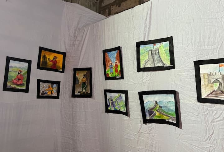 माईलस्टोन स्कुल च्या चिमुकल्या हातांनी साकारलेल्या शिवचरित्र चित्र प्रदर्शनाला उदंड प्रतिसाद मिळाला आहे.