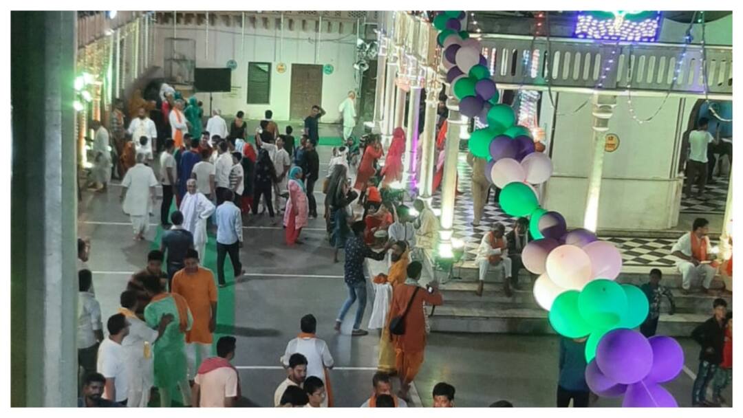 Devotee Beaten Up At Barsana's Radha Rani Temple, Complaint Filed Mathura Devotee Beaten Up At Barsana's Radha Rani Temple, Complaint Filed Devotee Beaten Up At Barsana's Radha Rani Temple, Complaint Filed