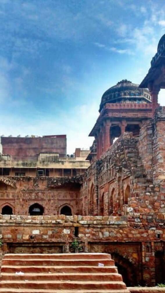 जरूर जाएं दिल्ली की अनदेखी जगहों पर, इतिहास और रहस्य का मिलाजुला होगा अनुभव