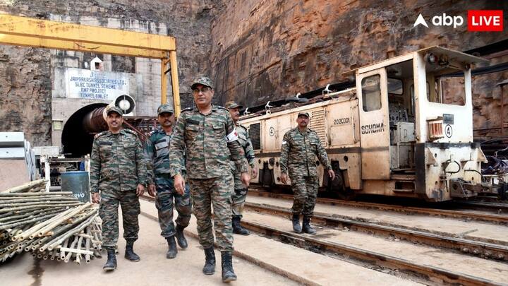 टनल के ढहे हुए हिस्से में ऑक्सीजन सप्लाई की जा रही है ताकि अगर मजदूर जीवित बचे हों तो उन्हें सांस लेने में दिक्कत न आए. टनल से मलबा हटाने के अलावा अन्य वैकल्पिक रास्तों की भी तलाश जारी है. टनल में एंडोस्कोपिक और रोबोटिक कैमरे भी लगाए गए हैं. साथ ही डॉग स्क्वाड की मदद भी ली जा रही है.