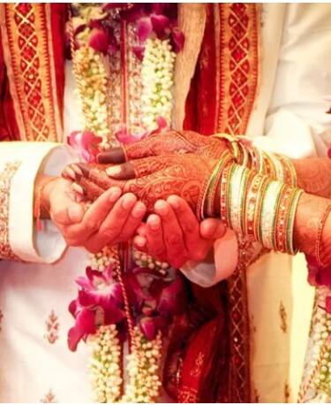 ਇਸ ਜਗ੍ਹਾ ਦੁਲਹਨ ਨੂੰ ਕਿਉਂ ਨਹੀਂ ਪਾਉਣ ਦਿੱਤੇ ਜਾਂਦੇ ਕੱਪੜੇ, ਹੋਸ਼ ਉਡਾ ਦੇਣਗੀਆਂ ਇਹ ਰਸਮਾਂ...