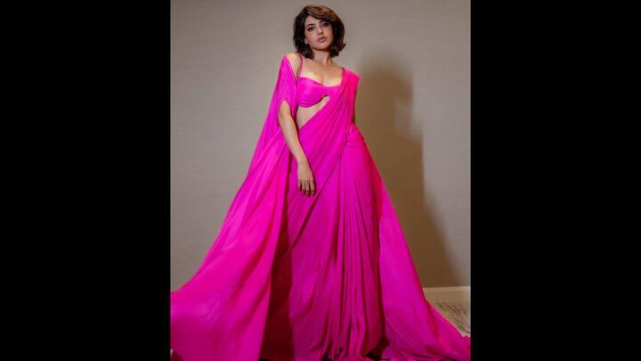 8. Samantha Ruth Prabhu: Samatha Ruth Prabhu wore a chic monochromatic look where she paired her fuchsia pink saree with a bralette. Her bralette featured noodle straps that exuded flawless charm. The actress went for a simple look with no accessories. (Image Source: Instagram/@samantharuthprabhuoffl)