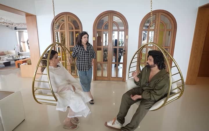 सिंगर के घर के दरवाजे और खिड़कियां लकड़ी और शीशे के बने हैं. उन्होंने अपने लाउंज में दो सिंगल झूले भी लगवाए हुए हैं.