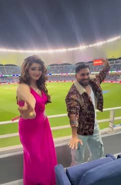 आधी सोबत डान्स, नंतर गाणं संपताच केलं किस, ऑरीच्या कृत्यानंतर उर्वशी रौतेला झाली चकित;  स्टेडियममधील व्हिडीओ व्हायरल!