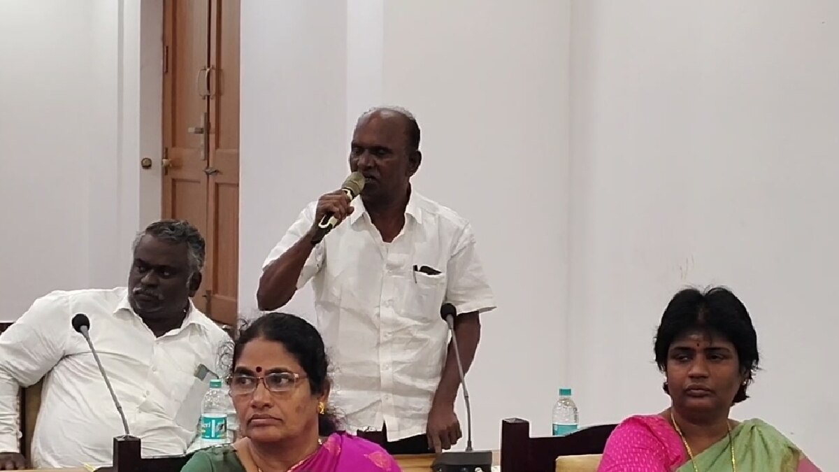 மைக்கை தூக்கி எறிந்த திமுக கவுன்சிலர்... சேலம் மாமன்ற கூட்டத்தில் பரபரப்பு