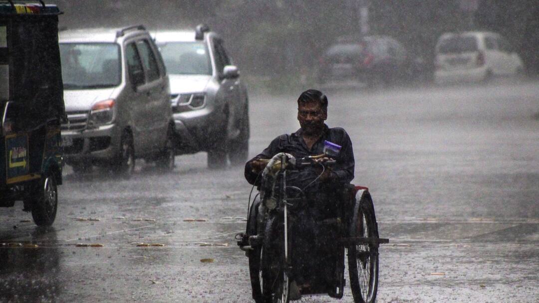यूपी में बदलेगा मौसम, तीन दिन बारिश और मेघ गर्जन के साथ वज्रपात का अलर्ट, जानें- मौसम का हाल UP Weather 25 February 2025 Rain Alerts in Uttar Pradesh Many Districts in Next 3 Days Prayagraj Mathura Varanasi Agra यूपी में बदलेगा मौसम, तीन दिन बारिश और मेघ गर्जन के साथ वज्रपात का अलर्ट, जानें- मौसम का हाल
