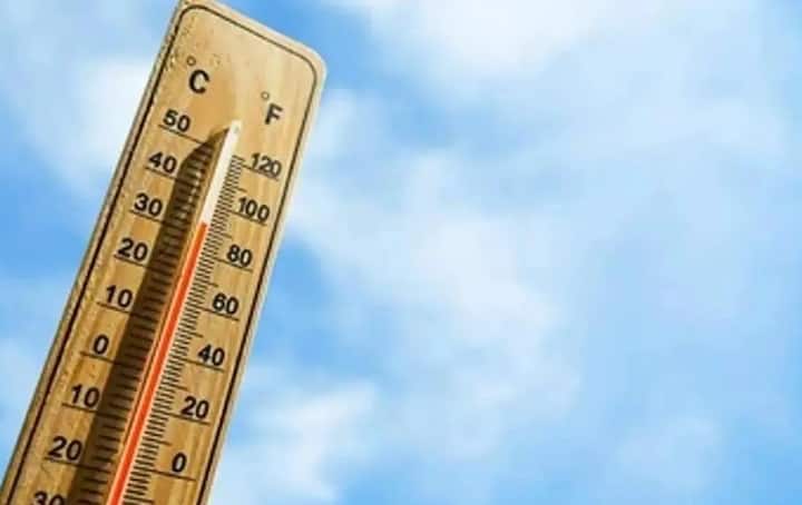 Gujarat Heat:  ગુજરાતમાં કાળઝાળ ગરમીની શરુઆત થઈ ગઈ છે. હજુ તો ફેબ્રુઆરી મહિનો ચાલી રહ્યો છે ત્યાં તો ગરમી લોકોને પરેશાન કરી રહી છે.  હવામાન વિભાગે પણ સૌરાષ્ટ્ર-કચ્છમાં ગરમીને લઈ યલો એલર્ટ આપ્યું છે.