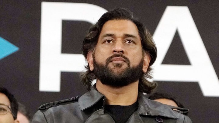 জাতীয় দলের হয়ে ৫০ ওভার এবং টি-২০ বিশ্বকাপ, দুইই জিতেছেন মাহি।