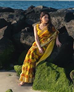 Sonalee Kulkarni :महाराष्ट्राची ‘अप्सरा’ सोनाली कुलकर्णीचा देसी अंदाज; फोटो पाहून चाहते घायाळ!