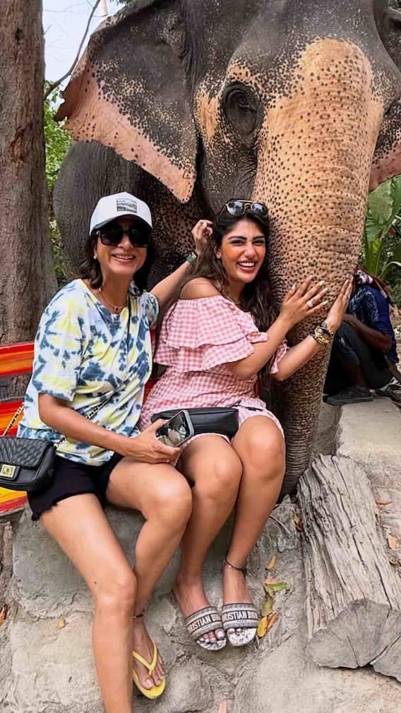 థాయిలాండ్ లో తల్లీ కూతురు సురేఖ, సుప్రీత.. గజరాజులతో  దిగిన ఫొటోస్ చూశారా!