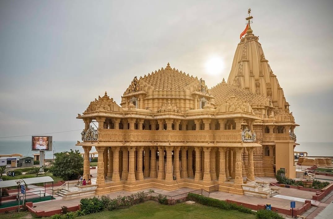 Somnath Mandir News Palkhi yatra will starts on the 9 am and temple be opened for 42 hours for devotees Somnath Mandir: મહાશિવરાત્રિને લઇને સોમનાથ દાદાનું મંદિર 42 કલાક ખુલ્લુ રહેશે, સવારે 9.30થી નીકળશે પાલખીયાત્રા