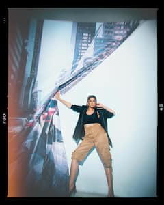 Sai Tamhankar: बोल्ड, ब्युटीफूल, ग्लॅमरस... सईचा हा लूक पाहाचं!