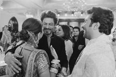 आदर-अलेखा की शादी में पत्नी गौरी संग पहुंचे थे शाहरुख खान, न्यूली वेड को गले लगाकर दिया था आशीर्वाद, सामने आईं तस्वीरें