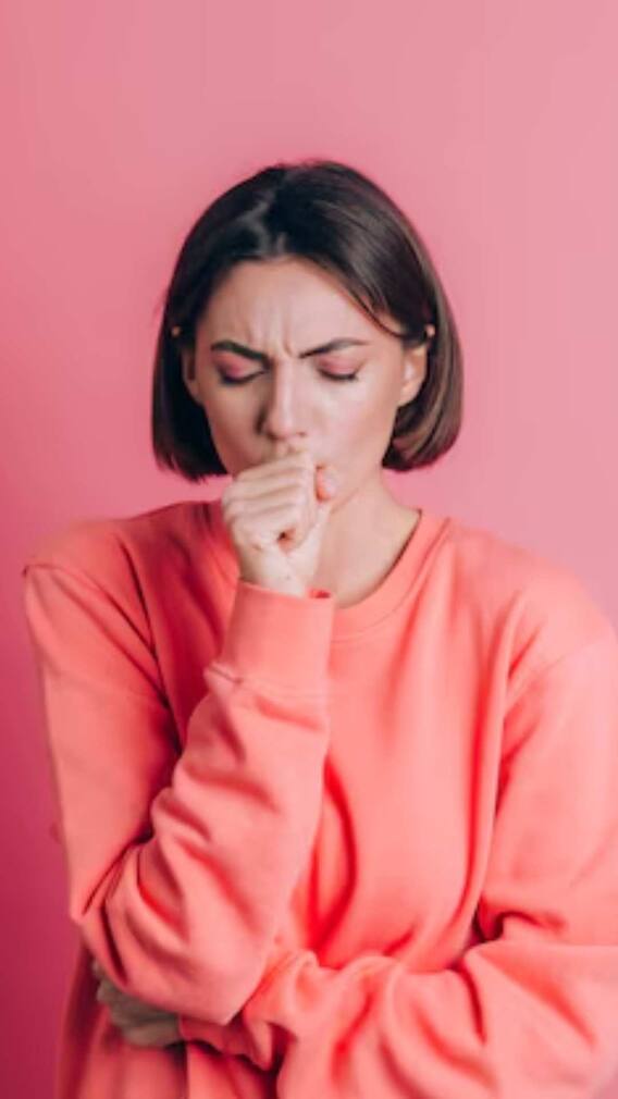 खांसते-खांसते आंखों में क्यों आ जाते हैं आंसू?