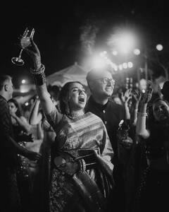 बालों में गजरा...हाथों में चूड़ियां, संगीत नाइट में मां की साड़ी पहनकर मराठी मुलगी बनीं प्राजक्ता कोली, मंगेतर संग लगाए ठुमके