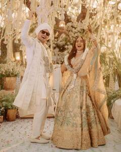 Prajakta Koli Wedding: शादी के बंधन में बंधीं 'मिसमैच्ड' एक्ट्रेस प्राजक्ता कोली, देखें फर्स्ट वेडिंग फोटोज