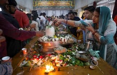 শিবরাত্রির চারপ্রহরে কী কী দিয়ে পুজো ? বাড়িতেও কীভাবে আবাহন বাবা ভোলেনাথকে