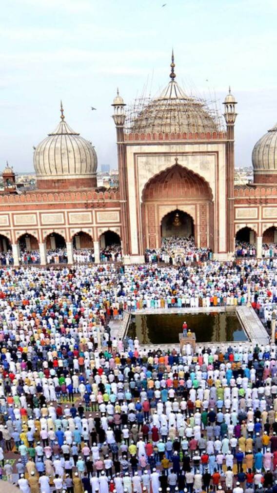 जामा मस्जिद बनाने के लिए मक्का से कितनी ईंटें लाई गई थीं?