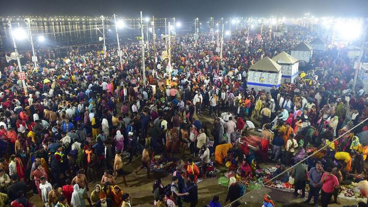 கும்ப மேளாவில் மக்களின் நீராட உகந்த நீர் இல்லை என்றும், ஏராளமான மக்களின் வருகையில் தண்ணீர் பாதுகாப்பற்றதாக மாறிவிட்டது என்ற சர்ச்சையும் எழுந்த்து.