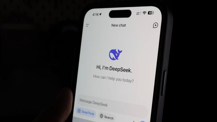 DeepSeek plans to launch r1 model succes launch new AI model as China goes all in एक और धमाका करने को तैयार DeepSeek! लॉन्च करेगी नया AI मॉडल, क्या फिर मचेगी हलचल?