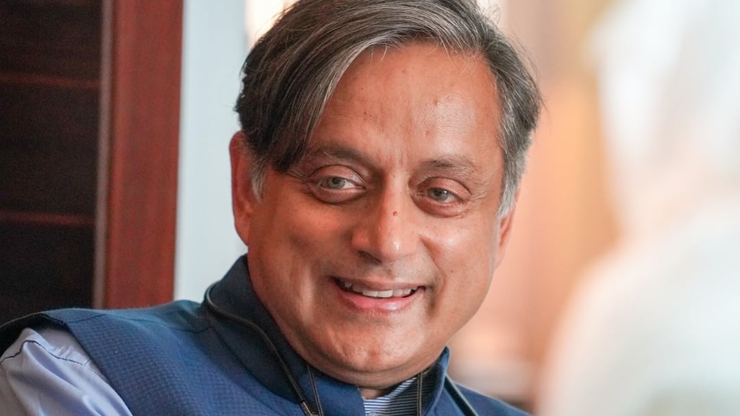 Shashi Tharoor Row Congress Issues 'Gag Order' To Kerala Leaders Congress Issues 'Gag Order' To Kerala Leaders On Shashi Tharoor Row