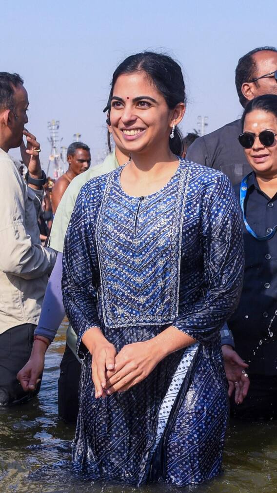 ईशा अंबानी किसके साथ पहुंचीं थीं महाकुंभ?
