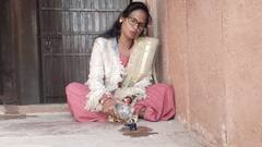 Watch: महिला ने ताजमहल में शिवलिंग रखकर चढ़ाया गंगाजल, धूपबत्ती जलाकर की पूजा-अर्चना