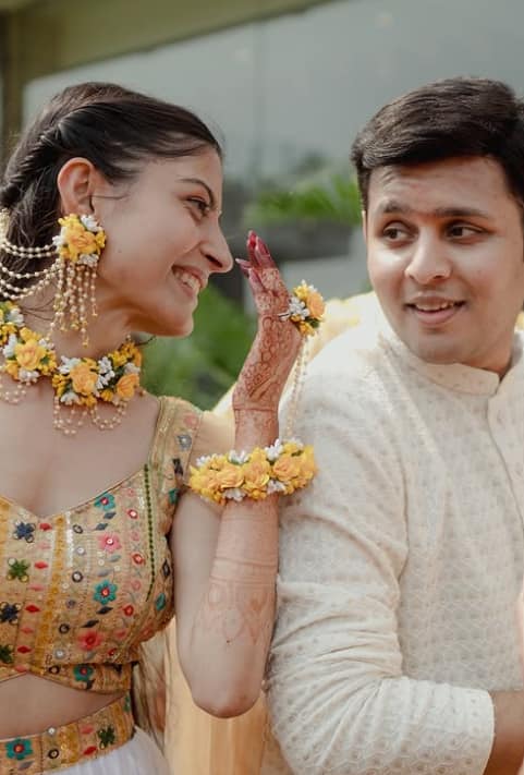 देव ने फोटोज शेयर करते हुए लिखा- हमेशा के लिए याद रहने वाली तारीख. मैं तुझसे और तू मुझसे.
