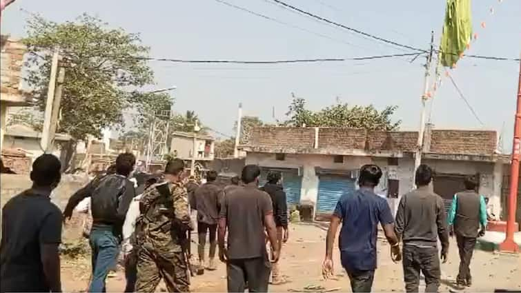 Jharkhand: Violent Clash Between Two Groups In Hazaribagh, Videos Show Mob Engaged In Stone-Pelting, Vandalism