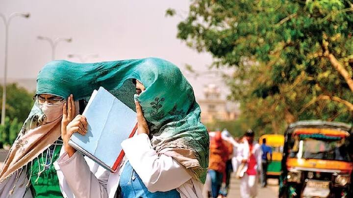 गेल्या दोन दिवसांत कोकणातील शहरं तापली असून राज्यात सर्वाधिक तापमानाची नोंद ठाणे जिल्ह्यात झाली आहे. ठाण्यात आज 39 अंश सेल्सिअस इतक्या तापमानाची नोंद झाली आहे.