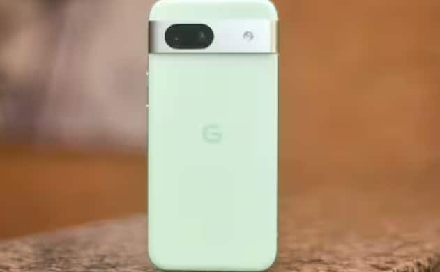 Pixel 9a ਵਿੱਚ 6.3-ਇੰਚ OLED ਡਿਸਪਲੇਅ ਹੋ ਸਕਦਾ ਹੈ ਜੋ 120Hz ਰਿਫਰੈਸ਼ ਰੇਟ, HDR10+ ਸਪੋਰਟ ਅਤੇ 2,700 nits ਦੀ ਬ੍ਰਾਈਟਨੈਸ ਨੂੰ ਸਪੋਰਟ ਕਰੇਗਾ। ਹਾਲਾਂਕਿ, ਇਸਦੇ ਬੇਜ਼ਲ Pixel 9 ਸੀਰੀਜ਼ ਨਾਲੋਂ ਮੋਟੇ ਹੋ ਸਕਦੇ ਹਨ।