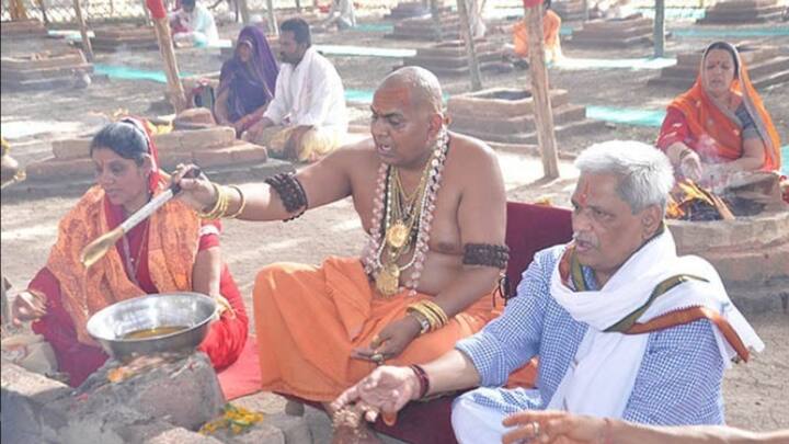 Mahamandaleshwar Avdhoot Baba alias 'Environment Baba' said that in 2016, during a march from Vaishnodevi to Kanyakumari, he and his followers planted trees in almost 27 states. After that, his devotees started calling me Environment Baba.  (Photo: Instagram/avdhootbaba_arungiriji)