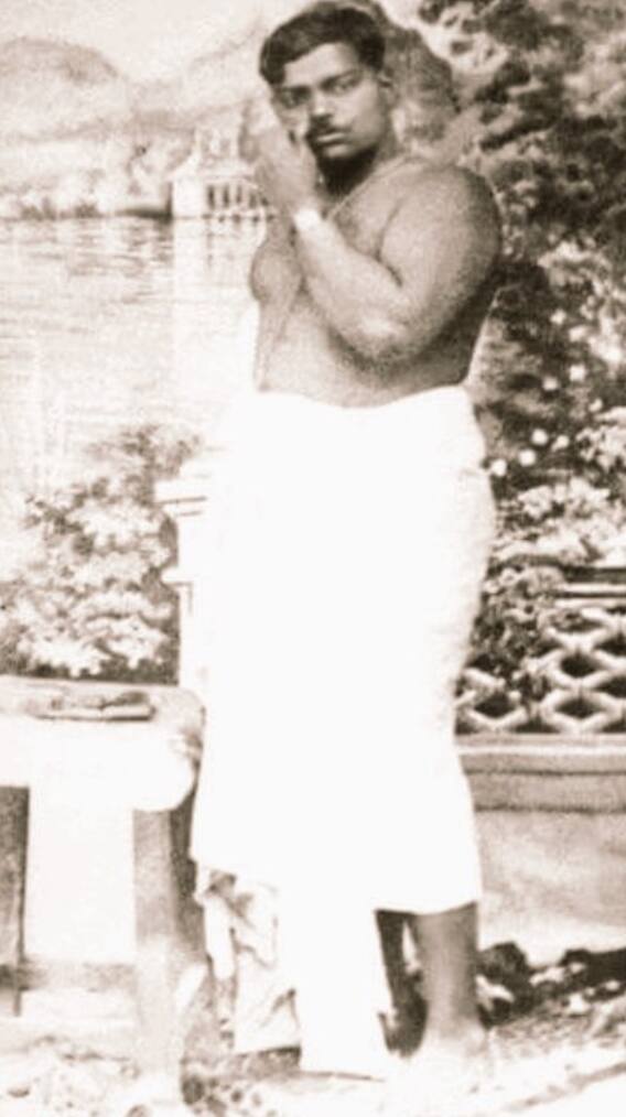 अल्फ्रेड पार्क में चंद्रशेखर आजाद के पास कौन-सी पिस्टल थी?