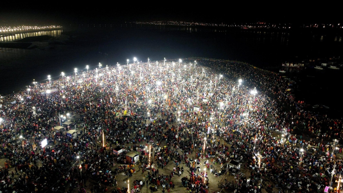 Devotees Throng Triveni Sangam As Maha Kumbh's Final 'Snan' Begins On Maha Shivratri