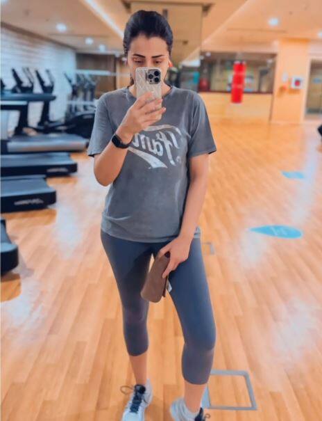 40 வயதை எட்டிய பிறகும் இளம் ஹீரோயின் போல் தன்னுடைய உடலை மெயின்டெயின் செய்யும் த்ரிஷாவின் ஒர்க்கவுட் புகைப்படம் இது.