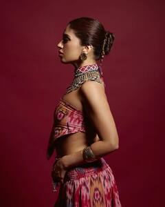 Photo : बोल्ड अँड ब्युटीफुल भूमी पेडणेकरचा कातिल लूक, पाहा नवा लूक!