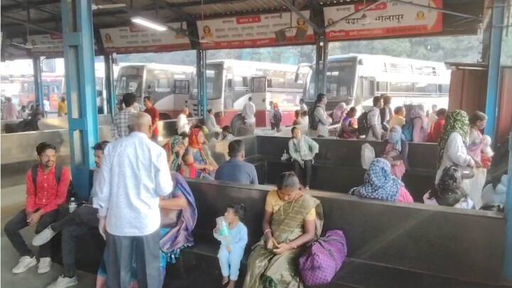 कोल्हापुरातील प्रवाशांना घेऊन कर्नाटकची बस पुन्हा माघारी फिरली आहे.