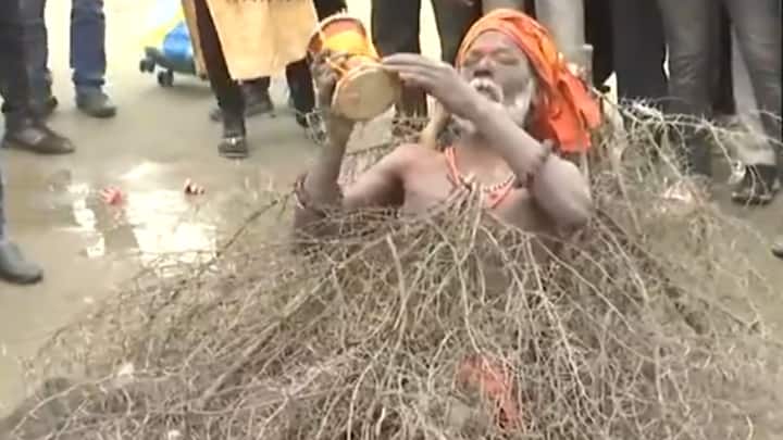 'Kaante Wale Baba' amazed devotees at Prayagraj this year, he said it was because of god’s glory. He said he had been doing this for the past 40-50 years and it has had benefits his body. (Photo: ANI)
