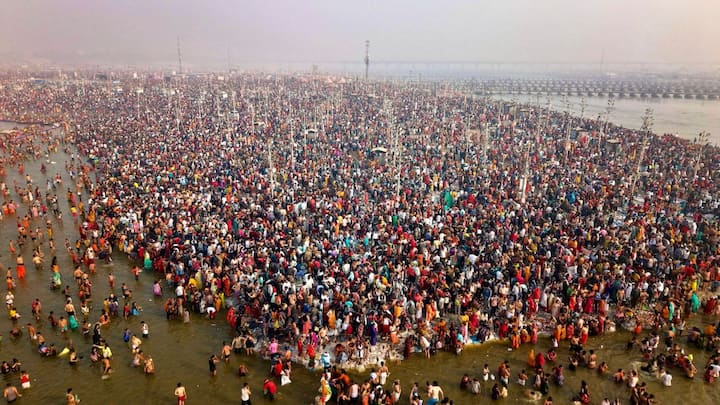 Maha Kumbh 2025: மகா கும்பமேளா இறுதி நாளில் ஏராளமானோர் பங்கேற்பார்கள் என்று எதிர்பார்க்கப்பட்டது. பிரயக்ராஜ்ஜில் குவிந்த பக்தர்கள் புகைப்படங்களின் தொகுப்பு.